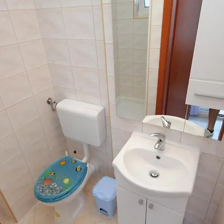 Apartment 5458b
